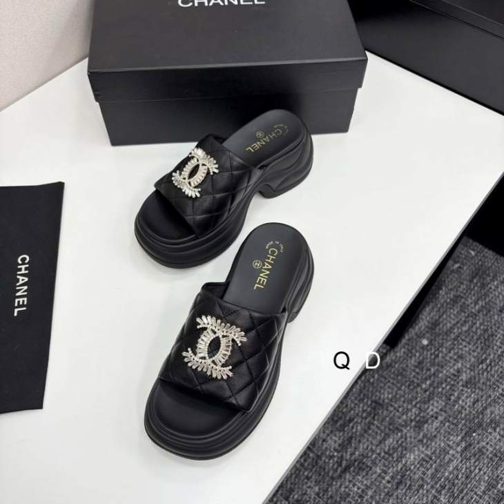 Picture of Chanel Slippers _SKUChanelsz35-40GDT06083212